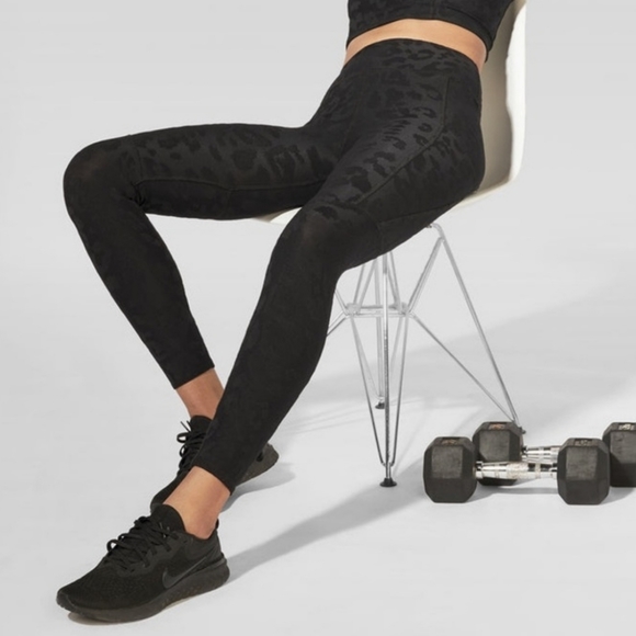 Twenty Montreal 3D Activewear Leopard Print High Waisted Black Leggings Small - Picture 2 of 6